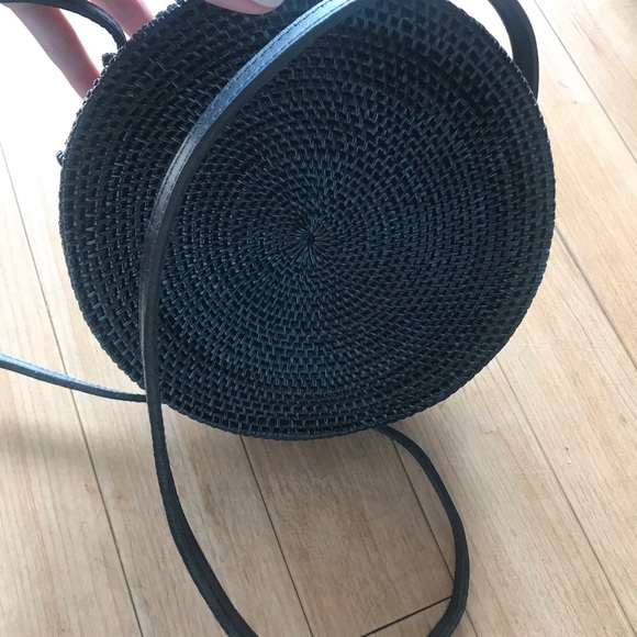Adorable black round rayan bag by The Canyon - Picture 6 of 7